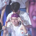 [방탄소년단] 동생들 <b>정수리</b>에 뽀뽀 젤루 좋아해