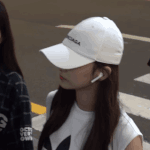 아이돌 얼굴이 얼마나 작은지 알 수 있는 짤