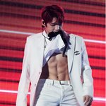 강다니엘 <b>허리길</b>이 뭔데ㅋㅋ