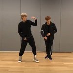 [NCT] 마크 등신대 <b>옆</b>에서 춤추는 태용ㅋㅋㅋㅋㅋ