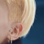 송민호 귀 피어싱 <b>자리</b>
