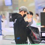 [EXO] 서기서기 <b>민</b>서기 아이팯 갖고 가네 ㅋㅋㅋㅋ