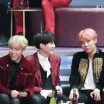 실물보고 난후 기분 좋아서 웃는 <b>방탄소년단</b> <b>지민</b>과 <b>방탄소년단</b> 슈가