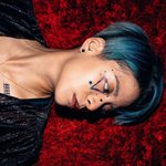 개안하는 느낌의 <b>엠버</b> 티저 사진