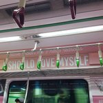 [방탄소년단] 애들 사진 <b>도배</b>된 지하철 탔어.
