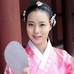 <b>한복</b> 잘 어울리지?