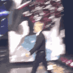 하성운 마이크 이런식으로 가져가는거 너무별로다
