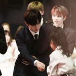 김재환 나하은이랑 악수한<b>거보</b>셈