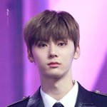 <b>민현</b>이 눈물 그렁그렁한거ㅠ