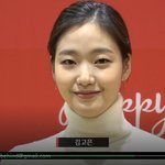 [모두드루와] 김고은 오늘 <b>포토</b>월 <b>뜸</b>... 착하고 수줍어 함.....