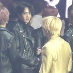 [댓글부탁해] 뷔보면 되게 수줍어<b>지나</b>봐...