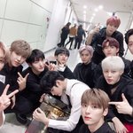 워너원 <b>단체사진</b>에 김상균 나왔어