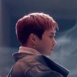 [EXO] 민석이 옷 등 파인거 이제 봄 <b>허허</b>