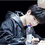짝남한테  톡왔는데 <b>답</b>을 못 보내...ㅠㅠㅠㅠ