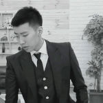 [댓글부탁해] 이 사람 누군지 아는 사람?