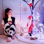 <b>트리</b> 꾸미는 태연