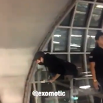 [EXO] 민석이 오늘 공항에서 친구 만난듯 ㅋㅋㅋㅋㅋ