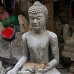 <b>불상</b>과 고양이의 나른함