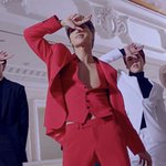 [EXO] 김종인한테 레드수트 입힌 사람 상 <b>주자</b>