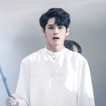 옹성우 완전 홀려