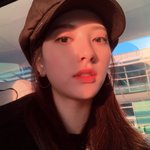 출국하는 <b>보나</b> 얼굴