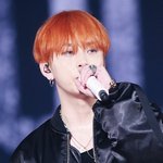 고무<b>장갑</b> 끼고 다니냐는 소리 듣는 남돌