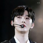 <b>윤지</b>성 솔직히 잘생기긴함