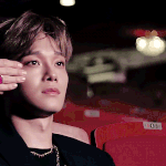 [EXO] 종대 눈 가리는거 누군지 아는 사람?
