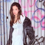 제니 솔로 앨범 화보짐