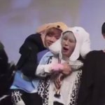 <b>대형견</b>한테 깔려죽으려하는 하성운