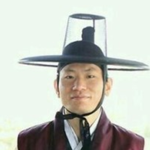<b>이분</b> 인상이 좋은편?