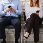 스마트폰 1년 끊으면 1억 준다는 회사