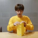 본인 응원봉 언<b>박싱</b>하는 아이돌