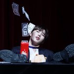 머니건 쏘는 아이돌들