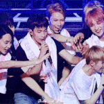 [세븐틴] <b>현장</b> <b>시위</b>가는 캐럿들 조심히 갔다와