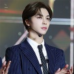 크고 아우라 쩌는 남돌