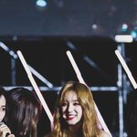 아이들 <b>우기</b> 이 사진 진짜 예쁨 ㄷㄷ