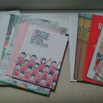 우리학교 등교할때 가끔씩 그림학원에서 와서 <b>노트</b>나눠준당