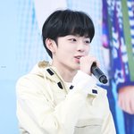 무릎을 꿇게되는 <b>우월</b>한 외모