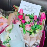 <b>은지</b> 콘서트에 축하꽃 선물한 손나은