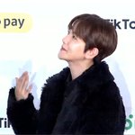 [EXO] 백현이 더위 포즈 취하니까 카메라 바샤샤샷ㅋㅋㅋㅋ