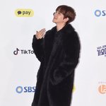 [EXO] 백현이 <b>밍크</b> 롱 <b>코트</b>?