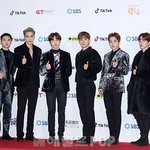 오늘자 가요대전 엑소 레드카펫