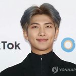 [충격] 레드카펫 <b>RM</b>