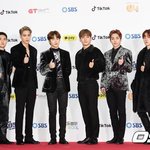 [시우민] <b>오늘자</b> 실시간 시우민 당황스럽다 ;