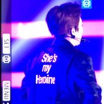 [시우민] 시우민 가죽<b>쟈</b><b>켓</b> 뒤에 적힌 문구