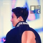[엔터톡] 엑소 <b>찬열</b> 어제자 등근육.jpg