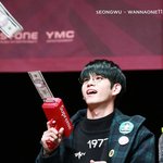 머니건 쏘는 <b>부내</b>나는 아이돌들