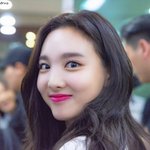 공항에서 아이<b>컨택</b> 나연