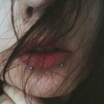 [댓글부탁해] 야 나만 <b>입술</b> <b>밑</b>에 피어싱 이쁜거같??